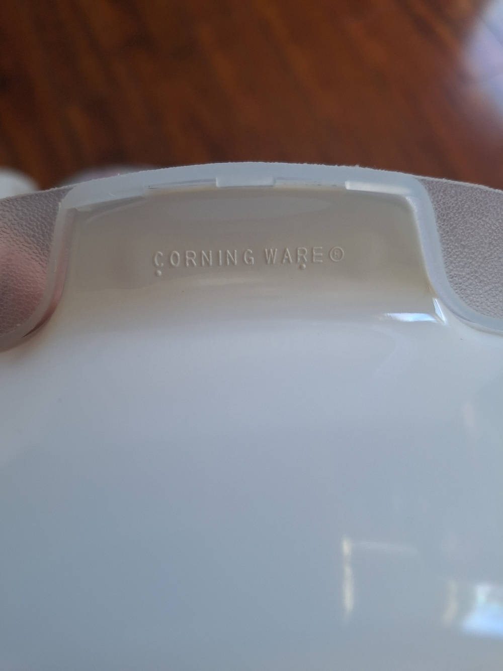 Corningware 1.5 Liter White With Plastic Lid - Picture 3 of 8